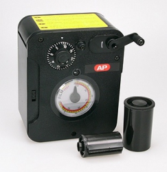 Arista 35mm Bulk Film Loader - Bobinquick Junior with 20 Plastic Reloadable Cartridges