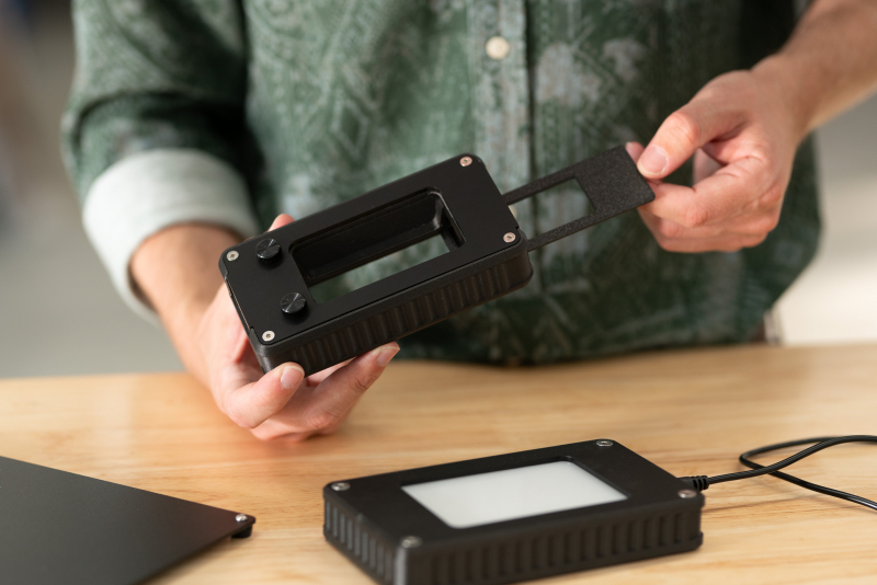 Easily scan old film negatives with a device that modernizes 35mm pics